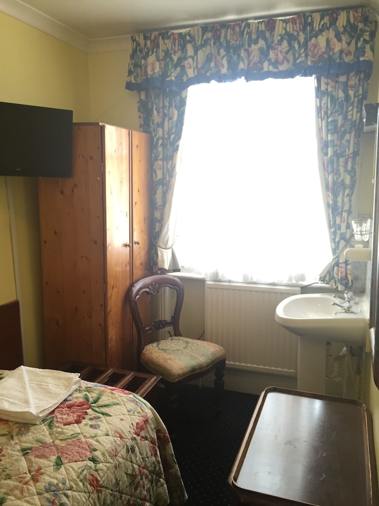 Albany Hotel 13/63