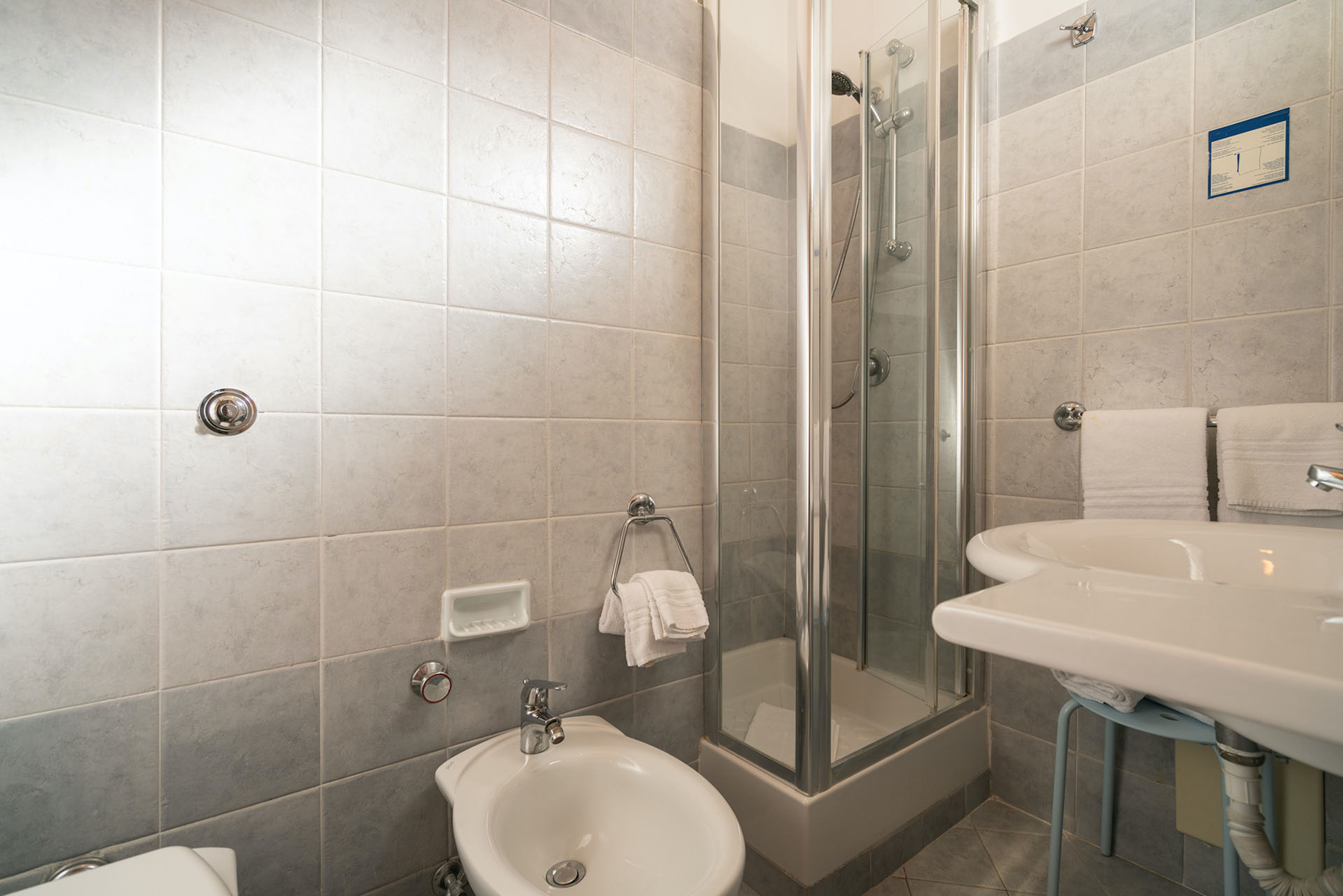 غرفة رباعية، Hotel Palace 4/6