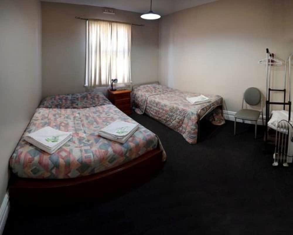 Palace Hotel Kalgoorlie 24/65