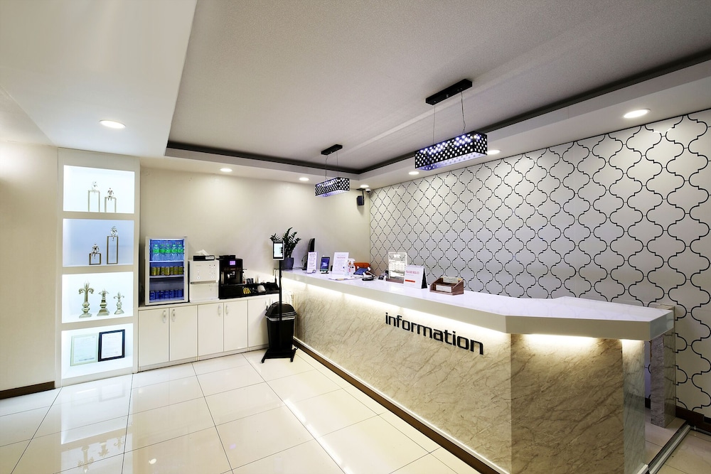 White Tourist Hotel 13/24