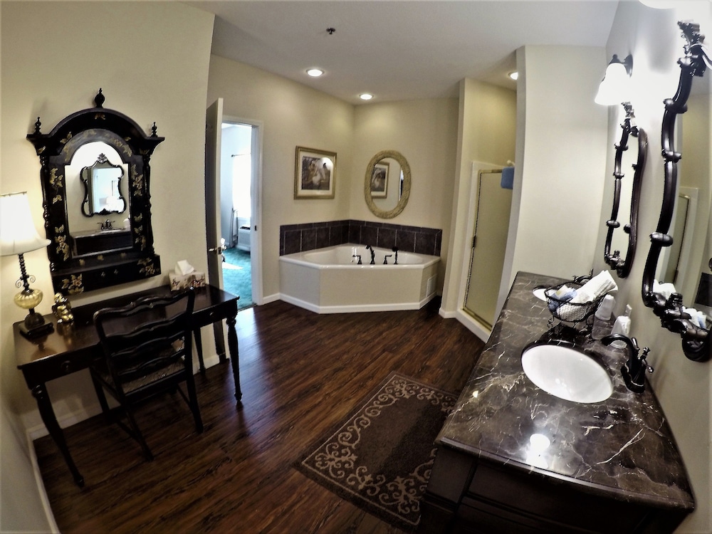 Bradford House Bed & Breakfast 32/54