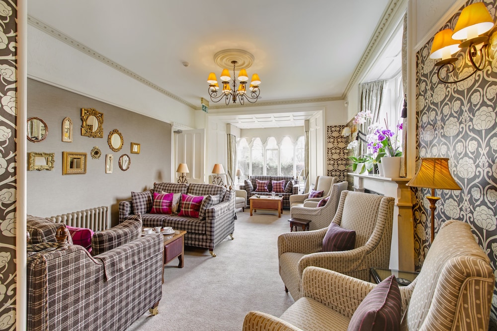 Cedar Manor Hotel & Restaurant 32/60