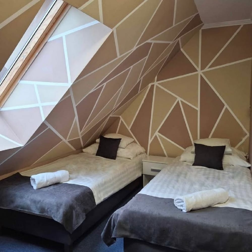 Hotel Unicornis 56/83