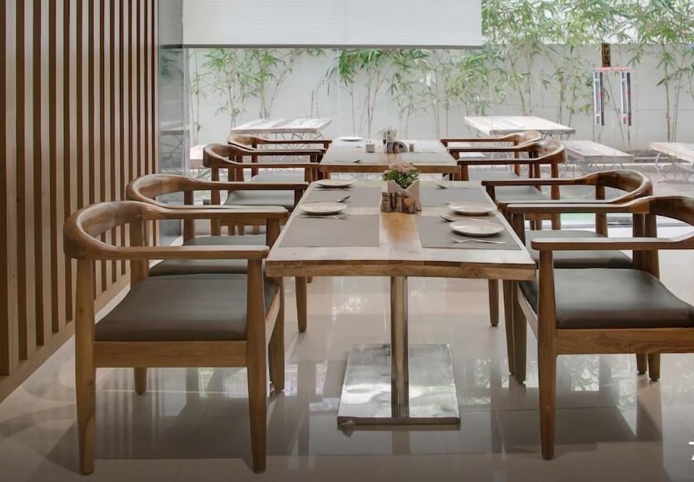 Oyo 14745 Veeraj Suites 47/50