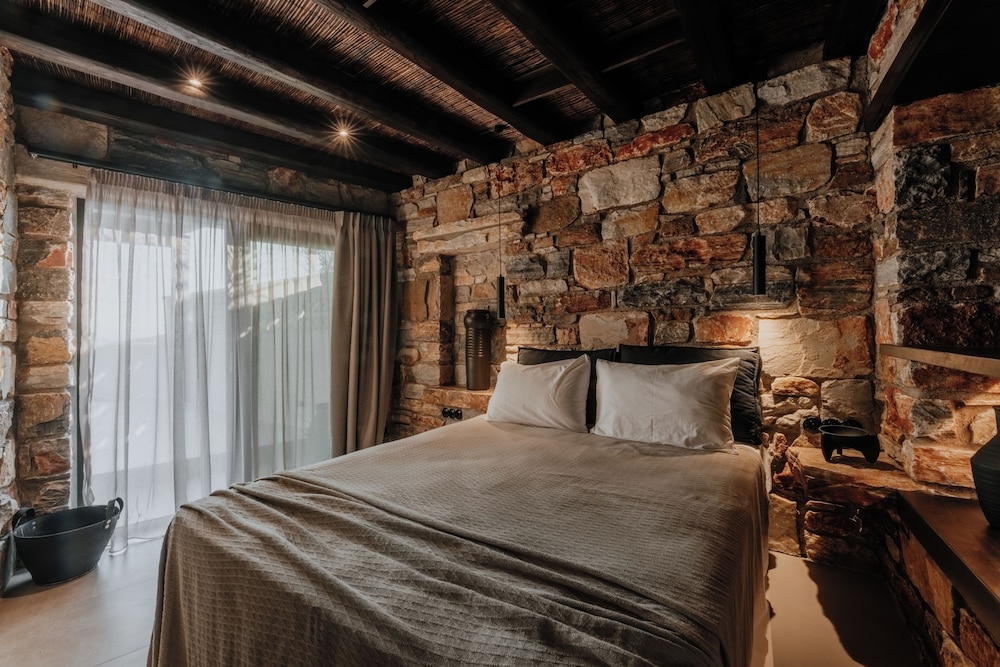Onym Curated Villas 32/206