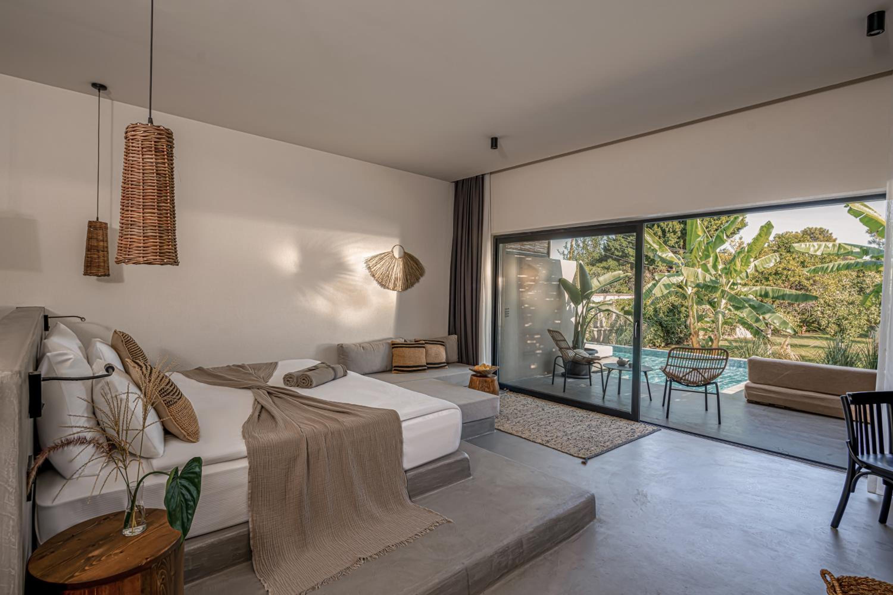 Signature, Swim Up, Balcony