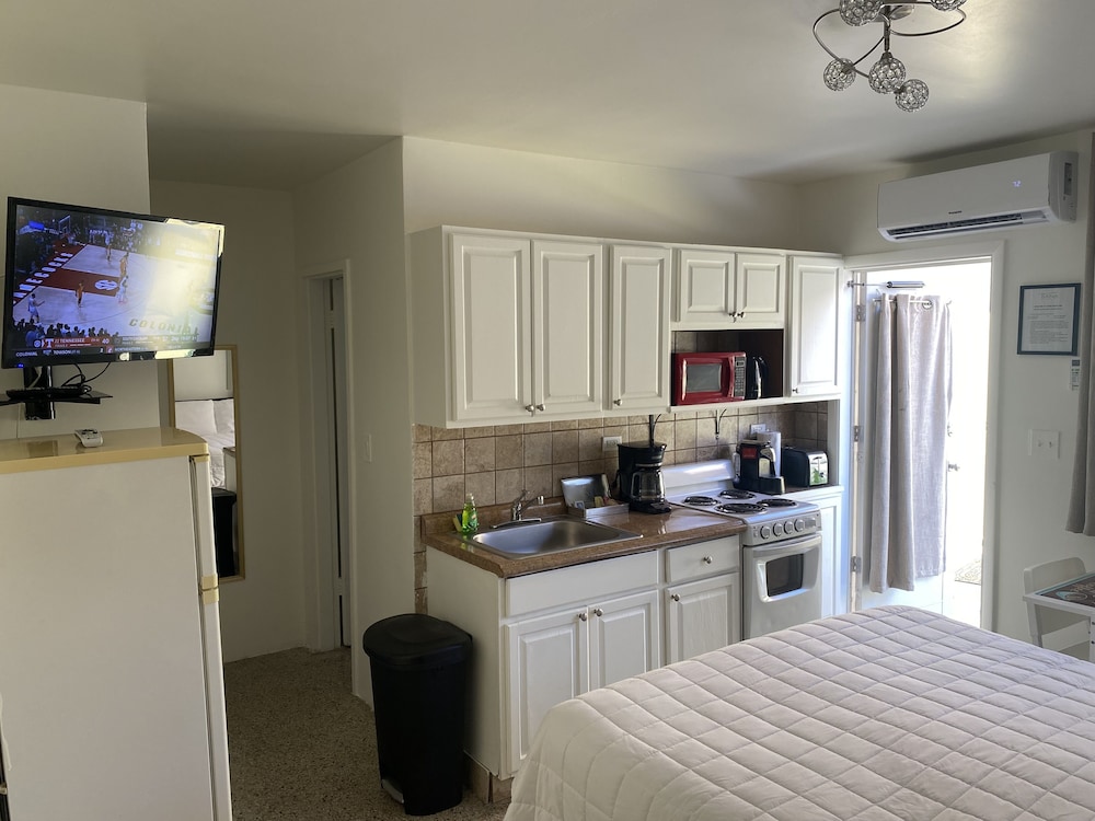 Tiana Beach Inn 31/48