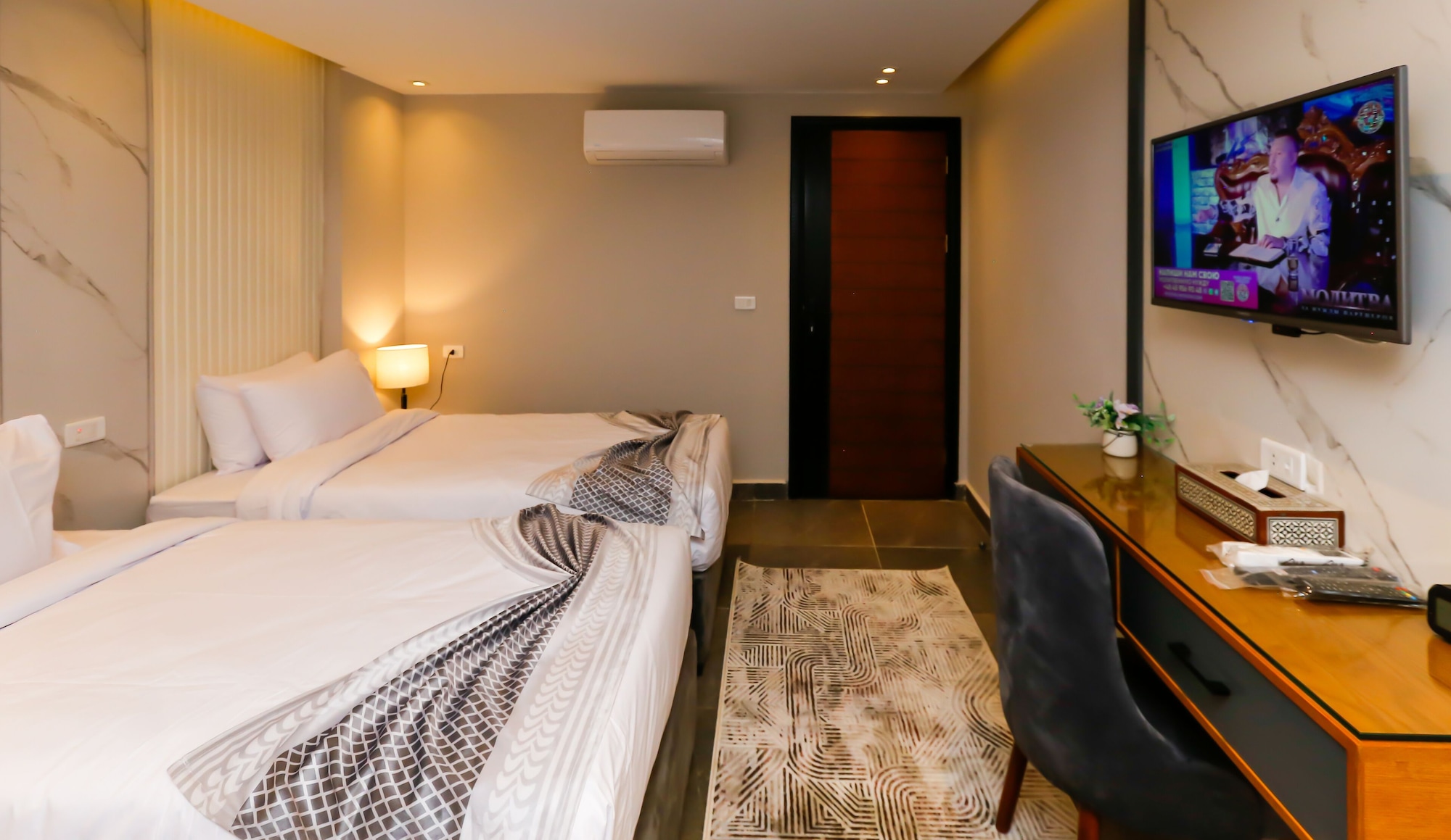 Suite, 3 Beds, Queen Bed, Pyramids View, Sofa, Hot Tub