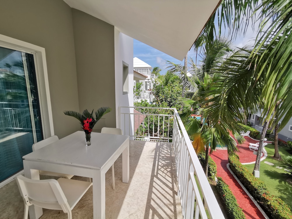 Tropicana Suites Deluxe Beach Club & Pool 37/50