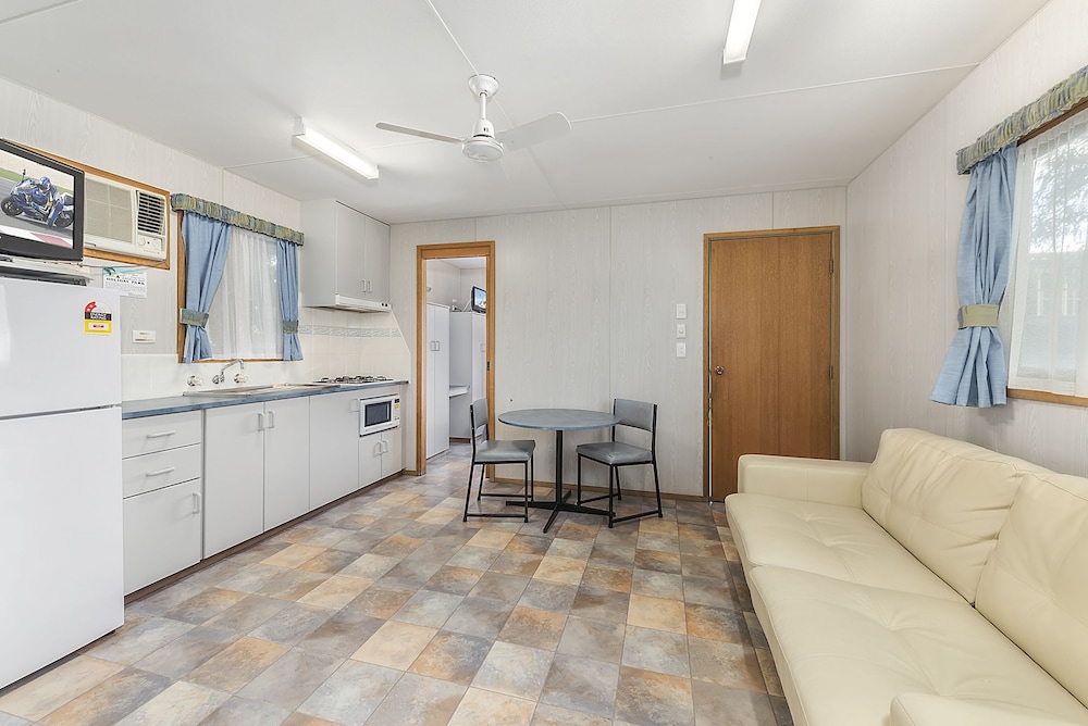 APOLLO BAY HOLIDAY PARK 30/50