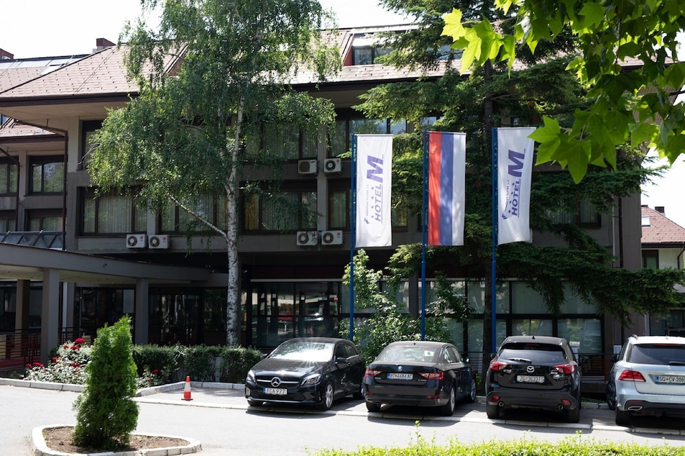 HOTEL M 32/39