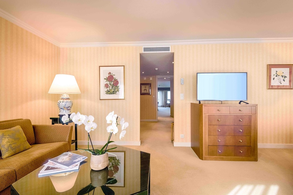 Royal Plaza Montreux Hotel 51/77