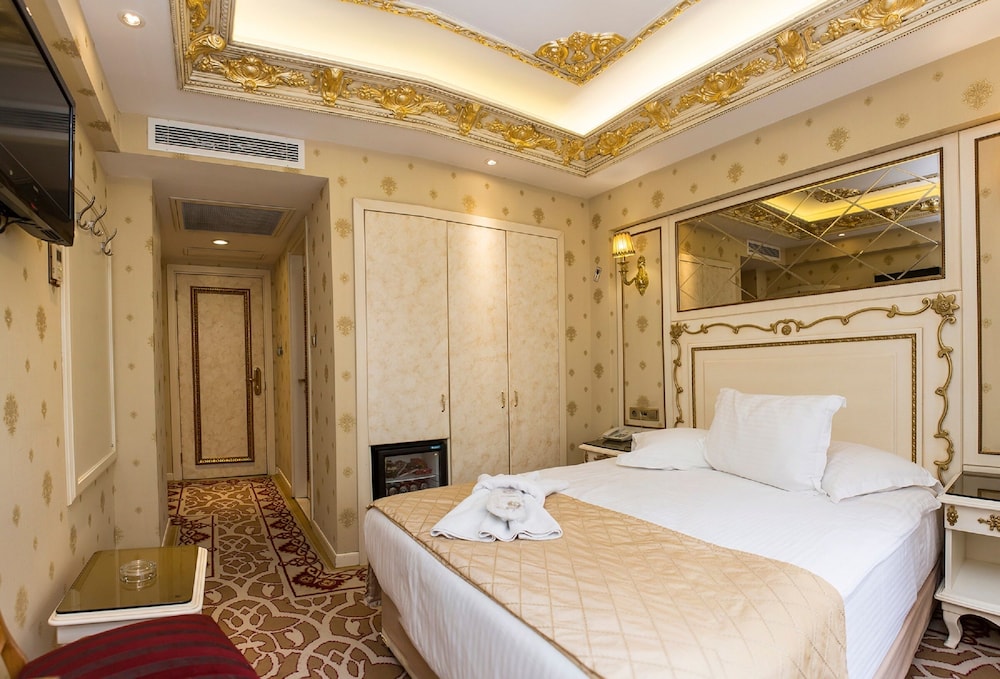 Classic Triple room (3 single beds)