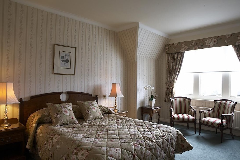 Ashdown Park Hotel And Country Club 9/84
