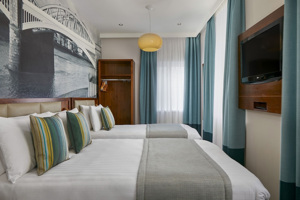 ROOM, TRIPLE