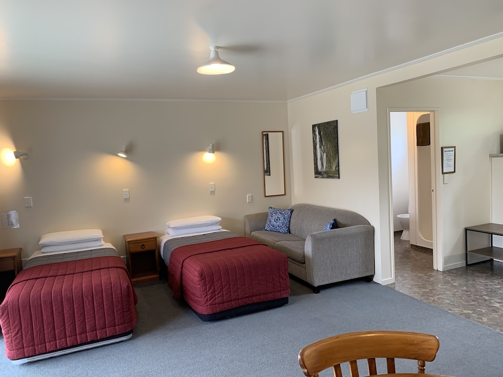 Amber Court Motel 20/63
