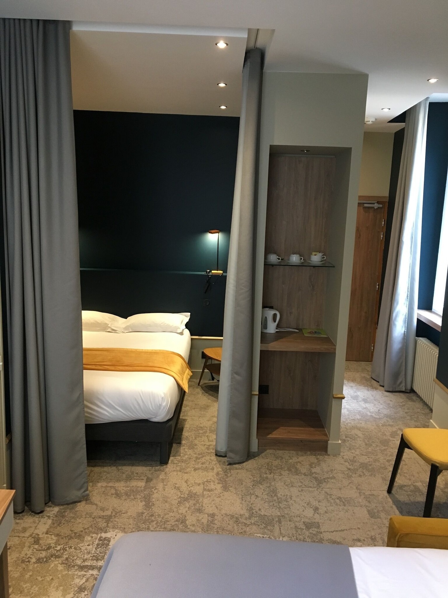 ROOM, QUADRUPLE