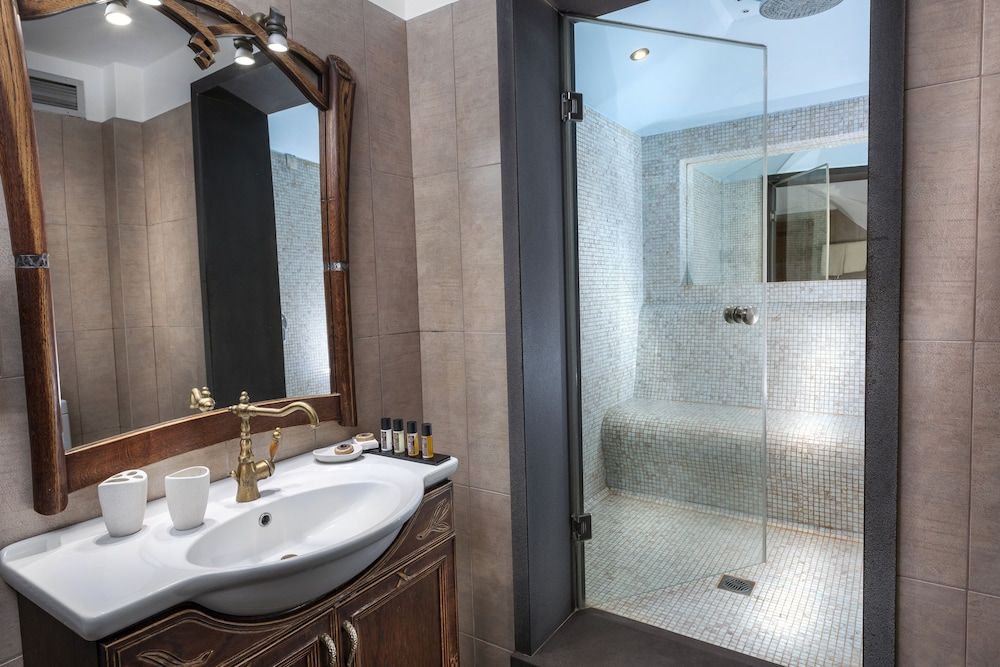 2 Bedrooms, Exclusive, Suite, 2 King Beds