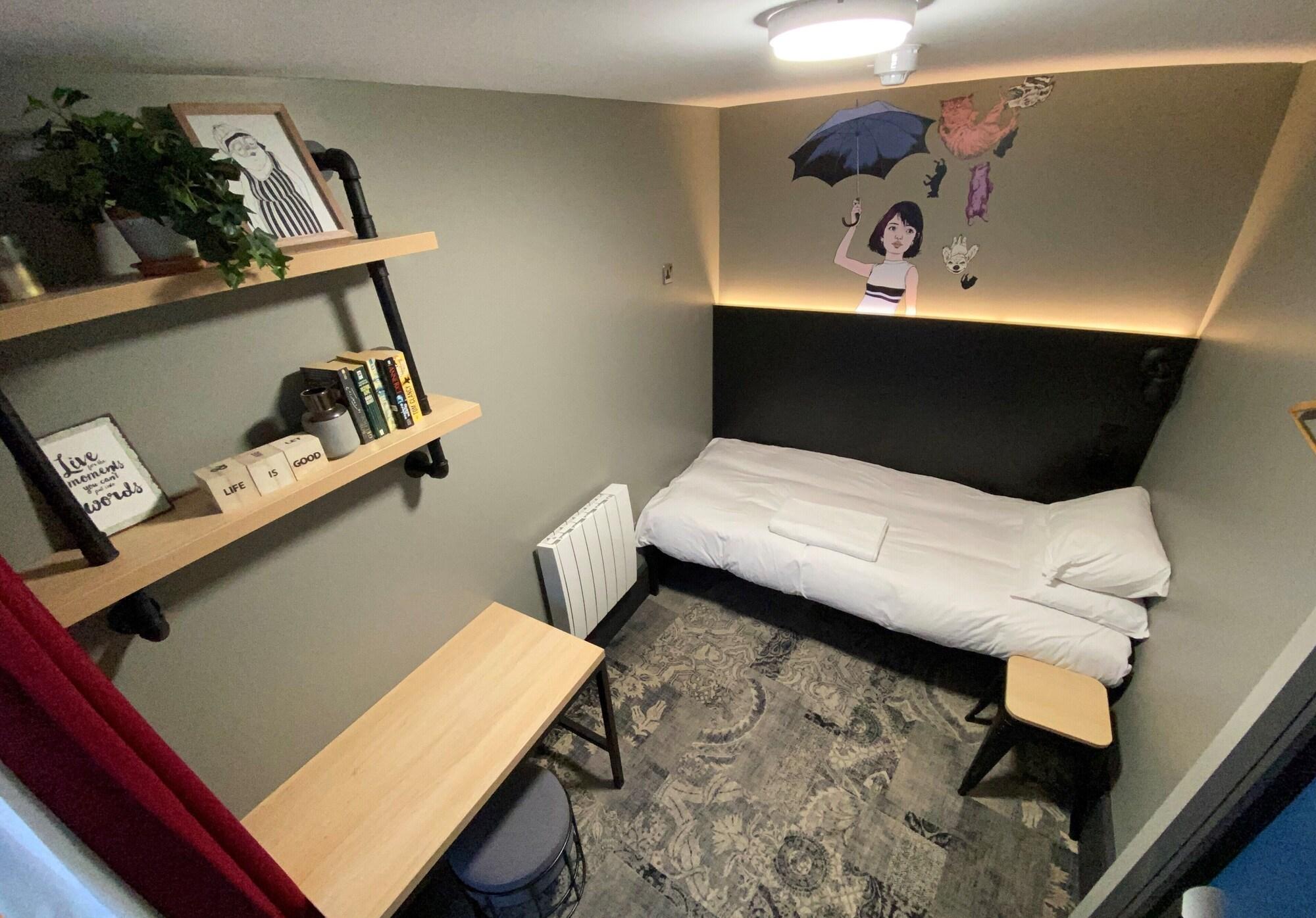 Room, Single, Shared Bathroom