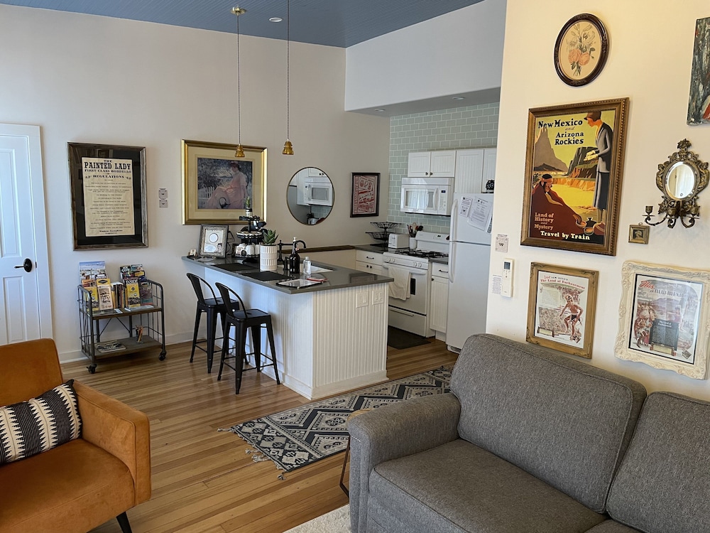 Painted Lady Bed & Brew 46/73