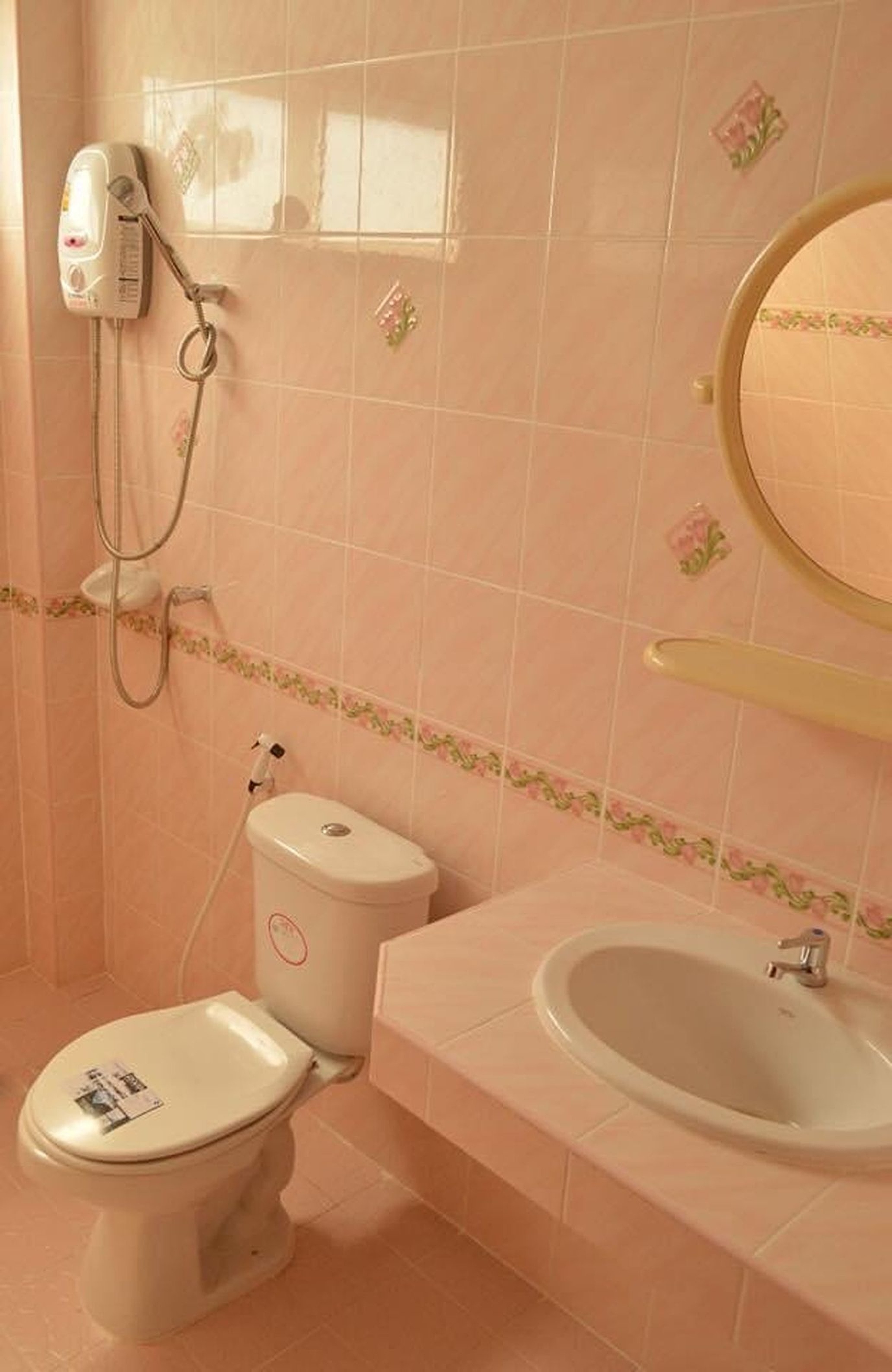 5 Bedrooms, House