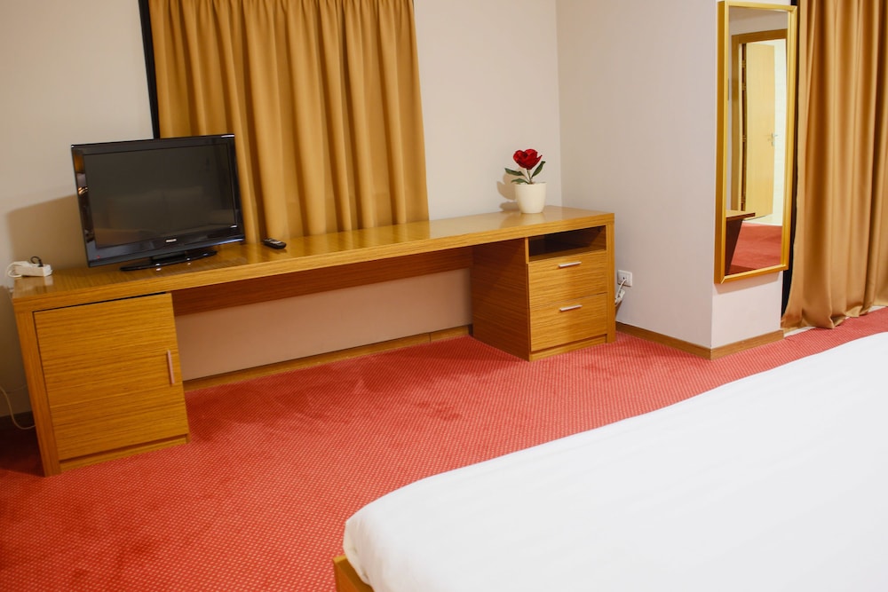 JAROAL HOTEL 54/64