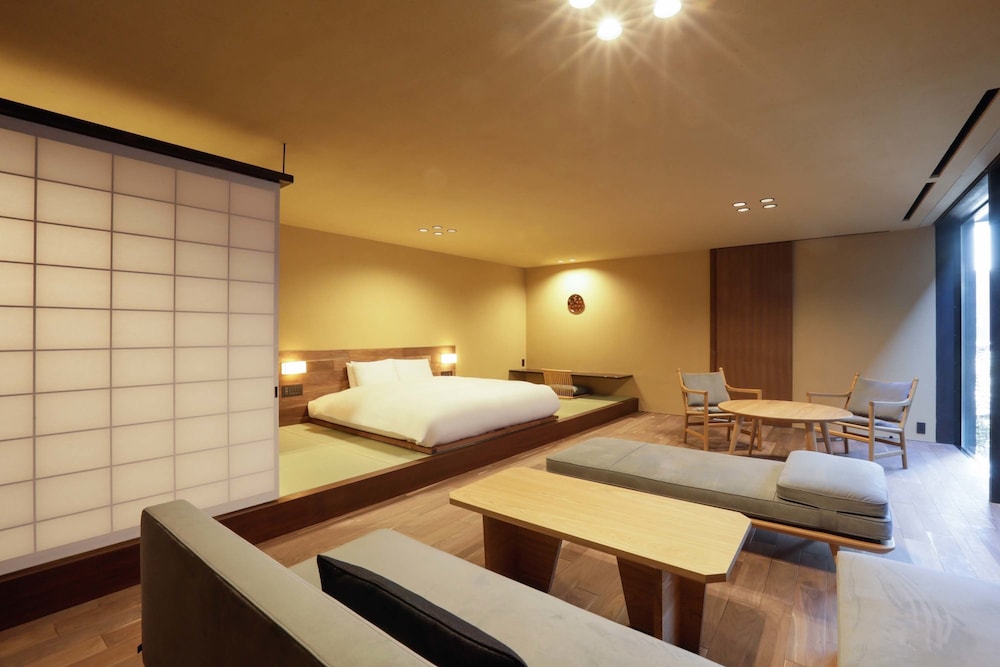Space, Junior Suite, King Bed, Garden View, Tatami, Annex
