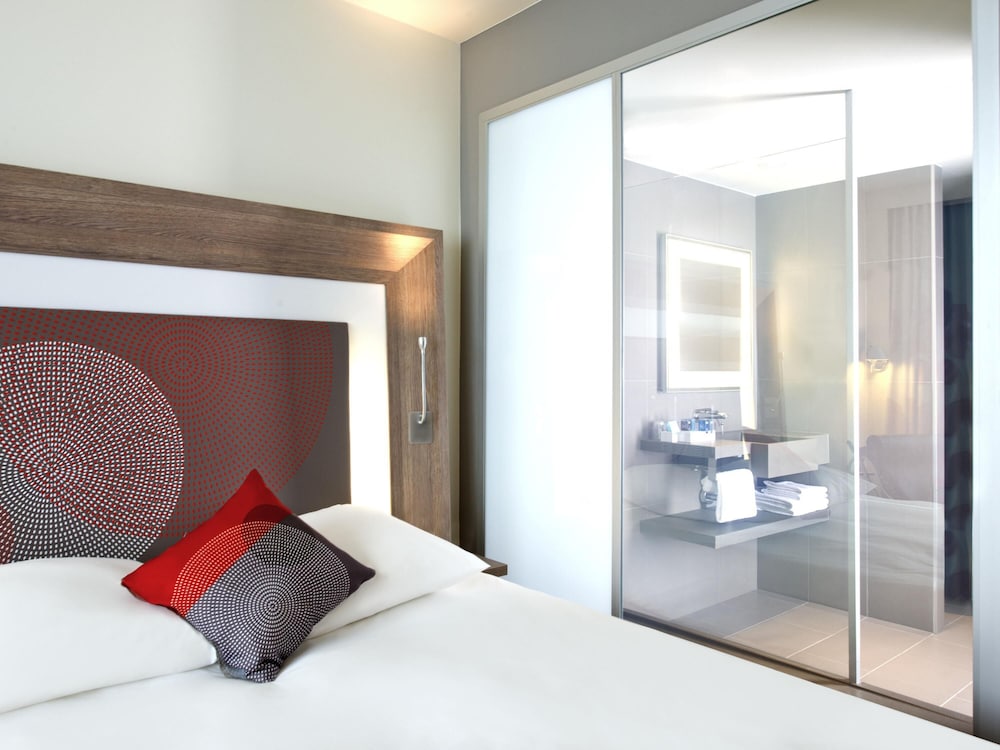 EXECUTIVE, KING BED