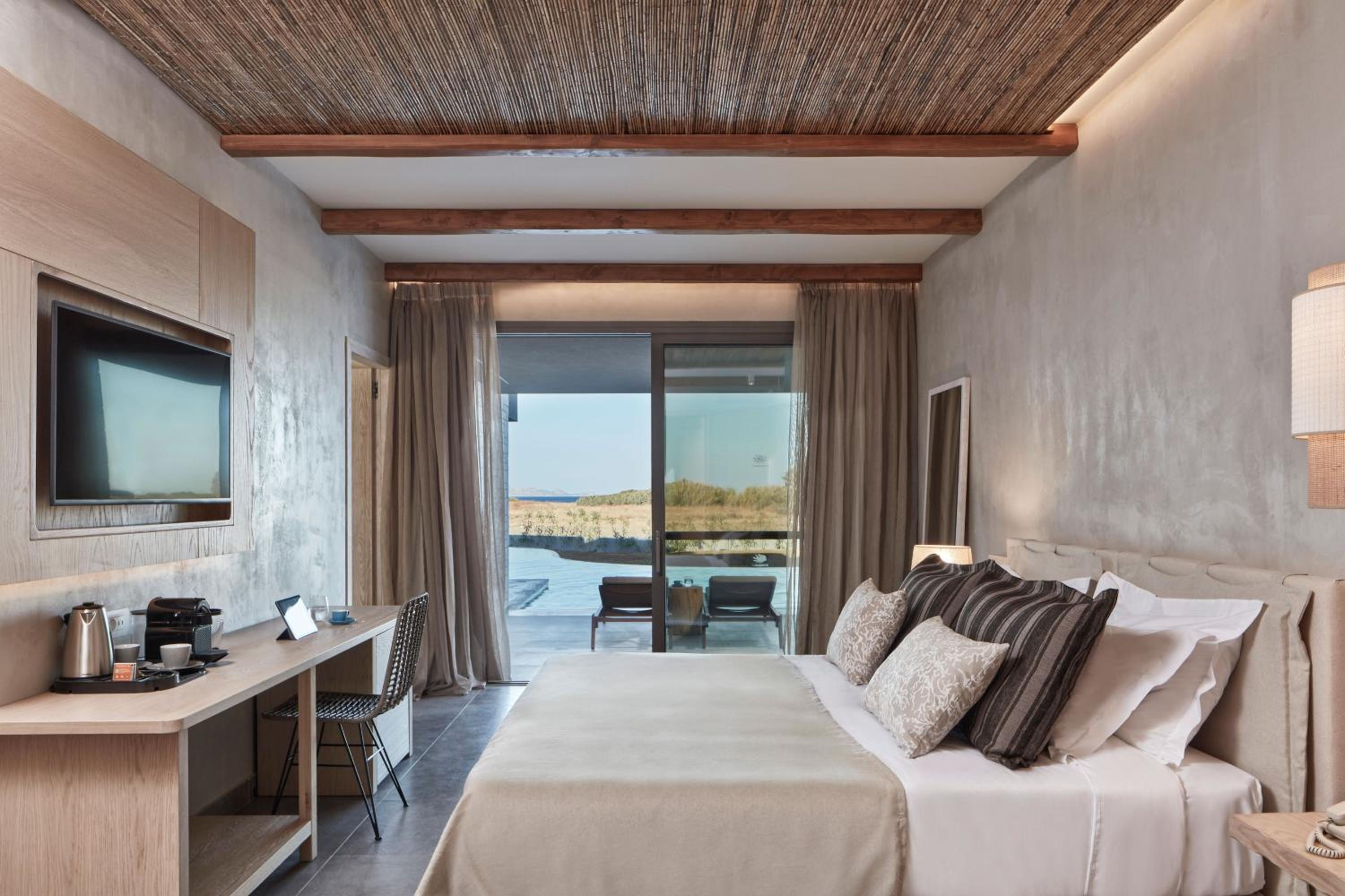 SWIM UP, FAMILY SUITE, PARTIAL SEA VIEW