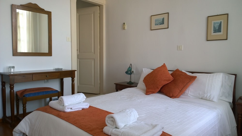 Amphora Hotel 5/50