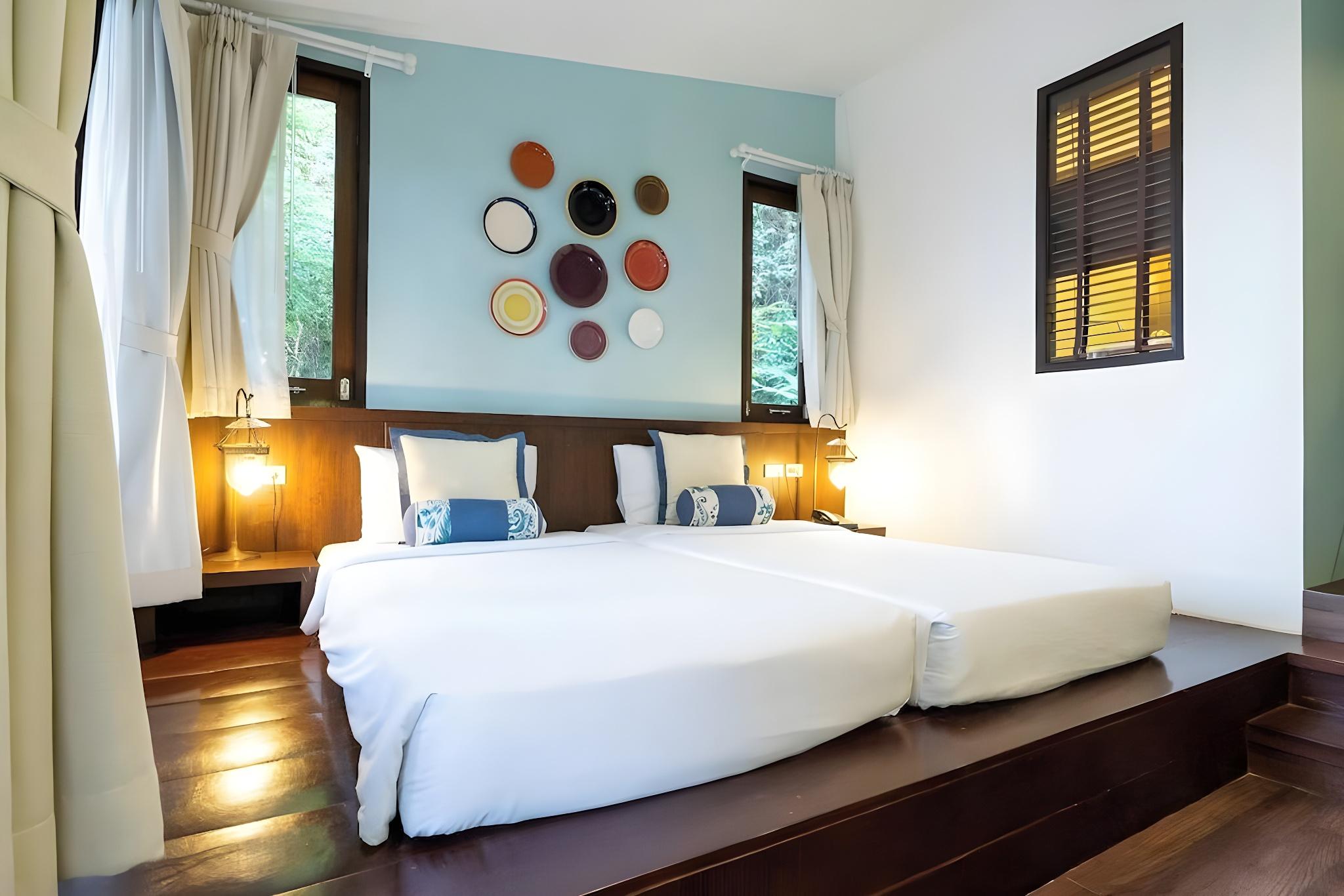 Lanai, Double and Twin Beds, Partial Sea View