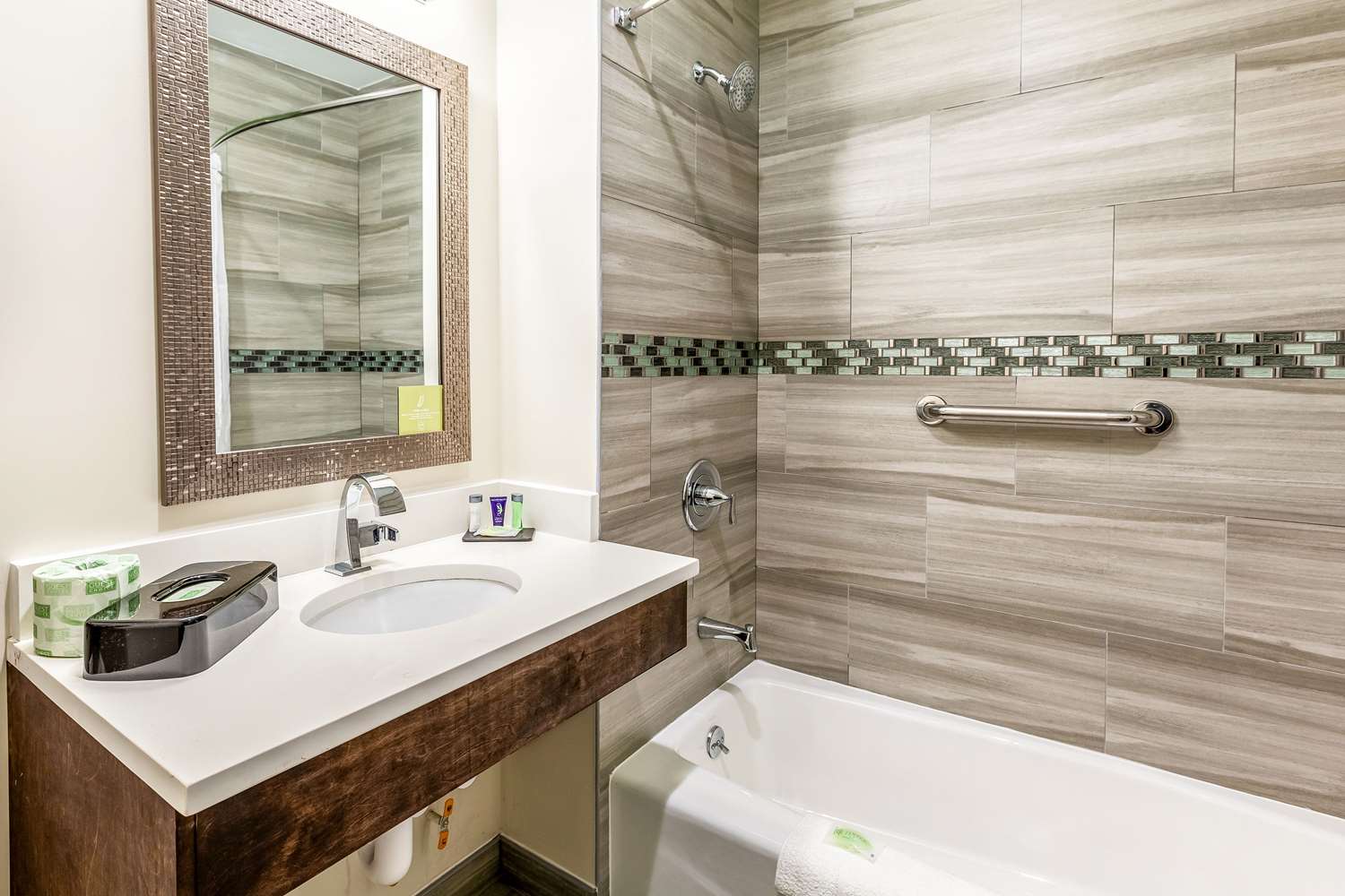 Van Wyck Hotel & Suites Near JFK Airport 46/46