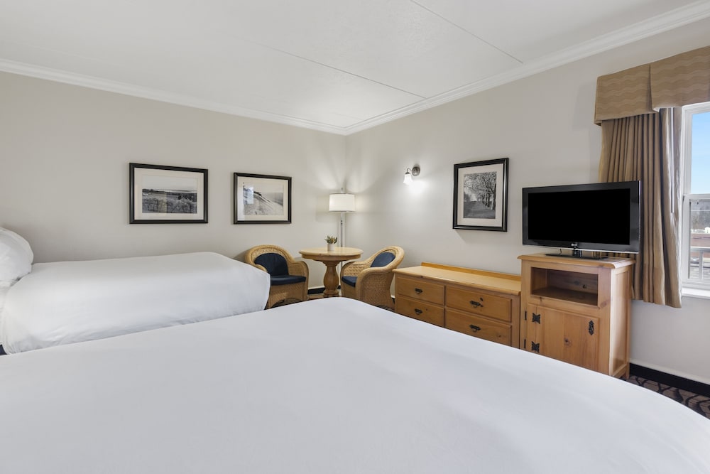 Cherry Tree Inn & Suites 7/51