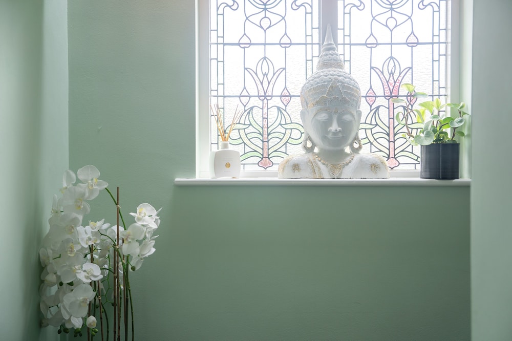 Marlborough House Hotel 5/50