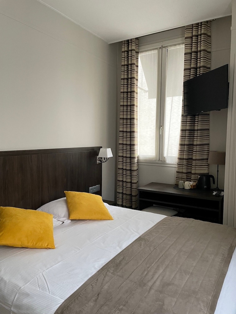 ROOM, SINGLE