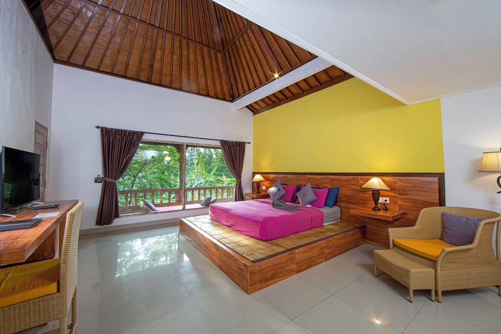 1 BEDROOM, PREMIER, POOL VIEW