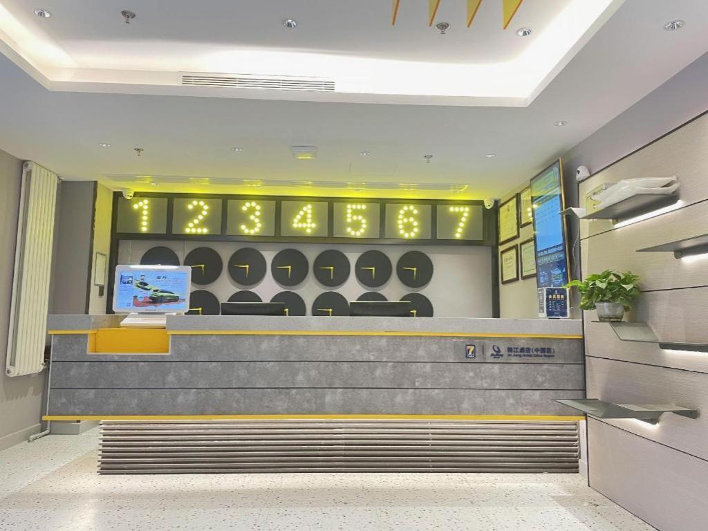 7 Days Inn (Beijing Dinghui Temple Wuluju Metro Station) 10/50