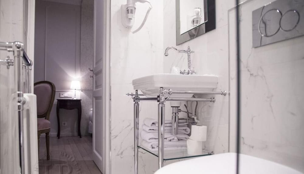 HOTEL BOILEAU 34/52
