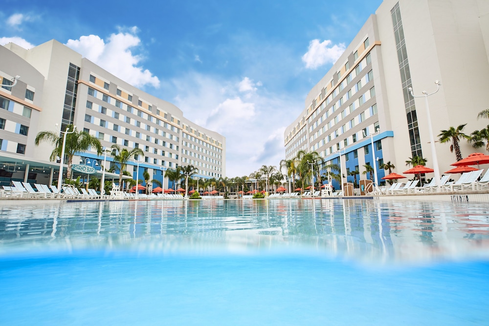 Universal's Endless Summer Resort - Surfside Inn and Suites 30/40