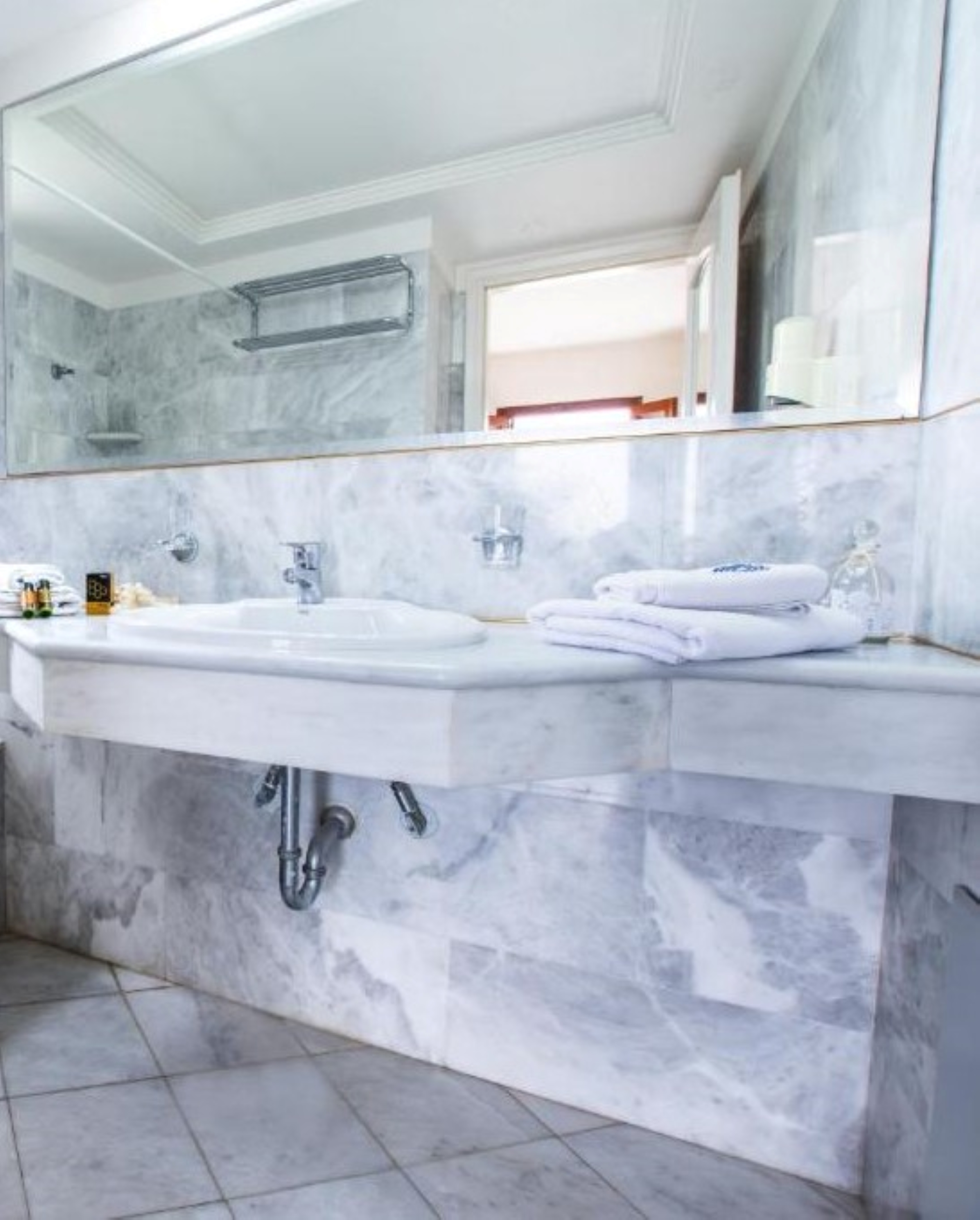 Anais Collection Hotels & Suites 50/50
