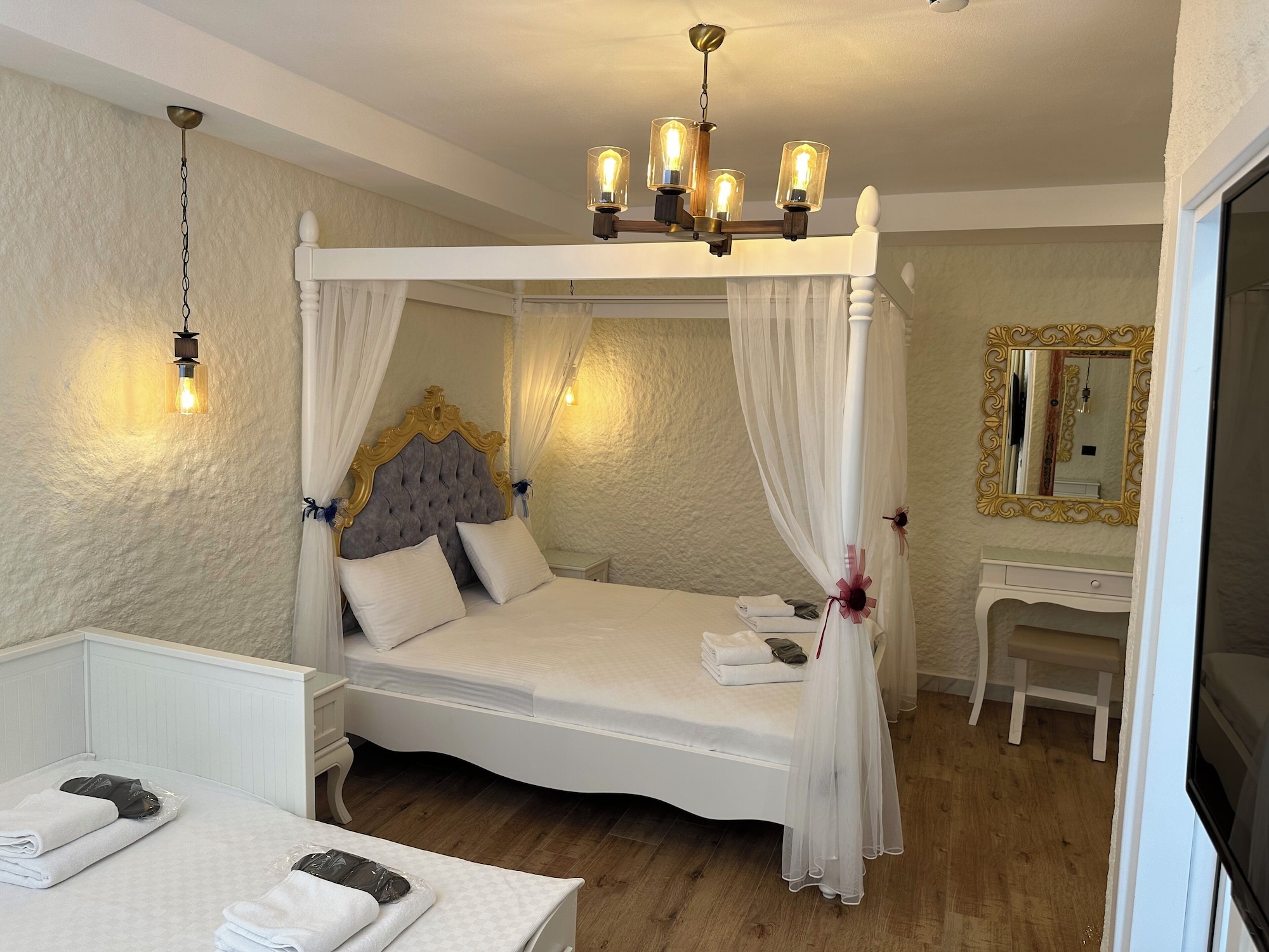 غرفة رباعية بسرير مزدوج مع أريكة، Alacati Grand Eldoris Otel 5/9
