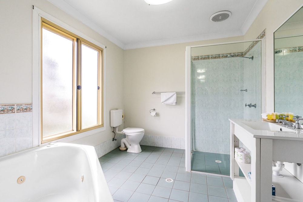 LISMORE WILSON MOTEL 60/61
