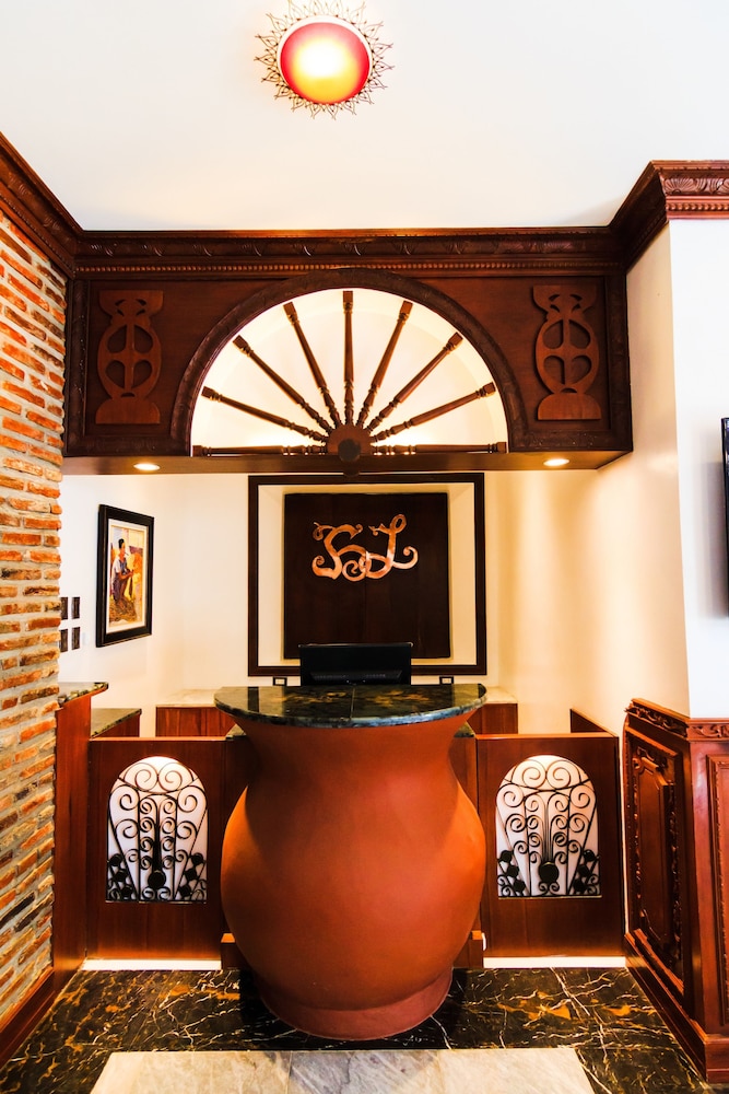Hotel Luna Annex 5/50