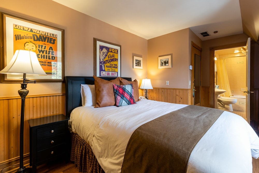 Saddleback Inn 17/44