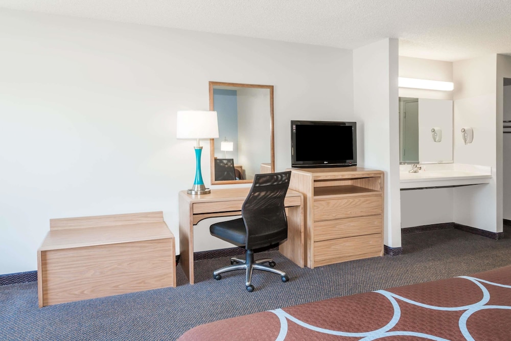 Super 8 By Wyndham Valdosta Conf Center Area 23/37