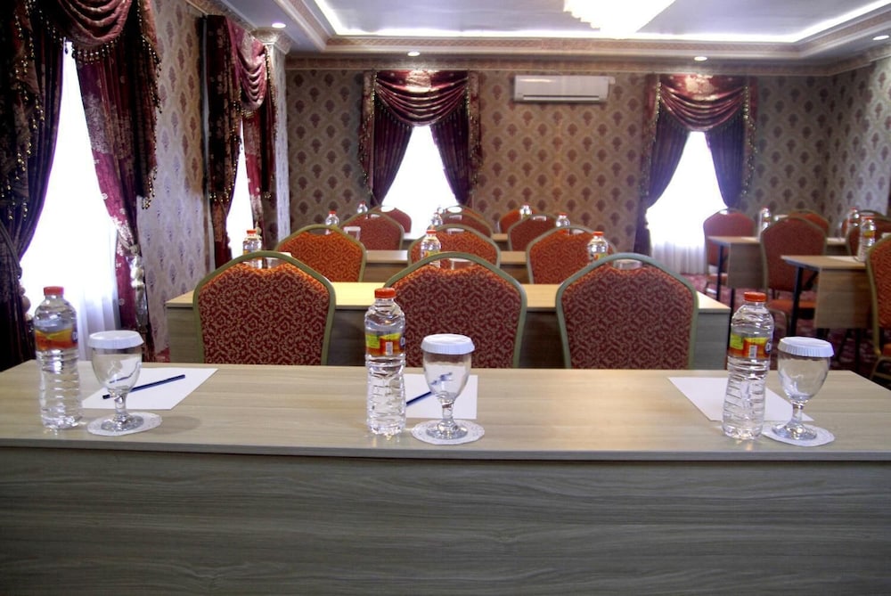 Hersya Front One Inn Surabaya 18/29