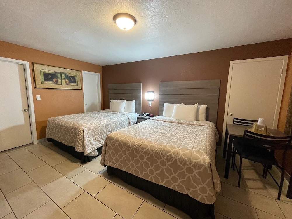 New Corral Motel 19/47