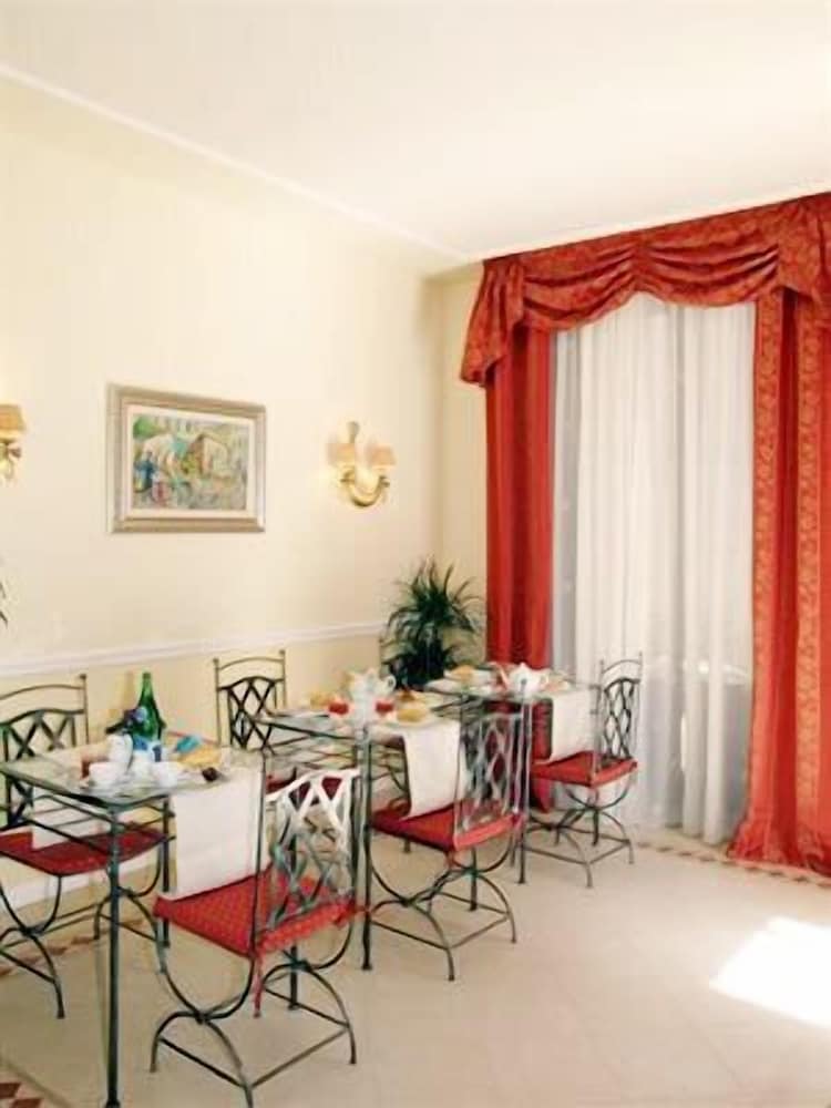 Petit Chateau B&B 24/42