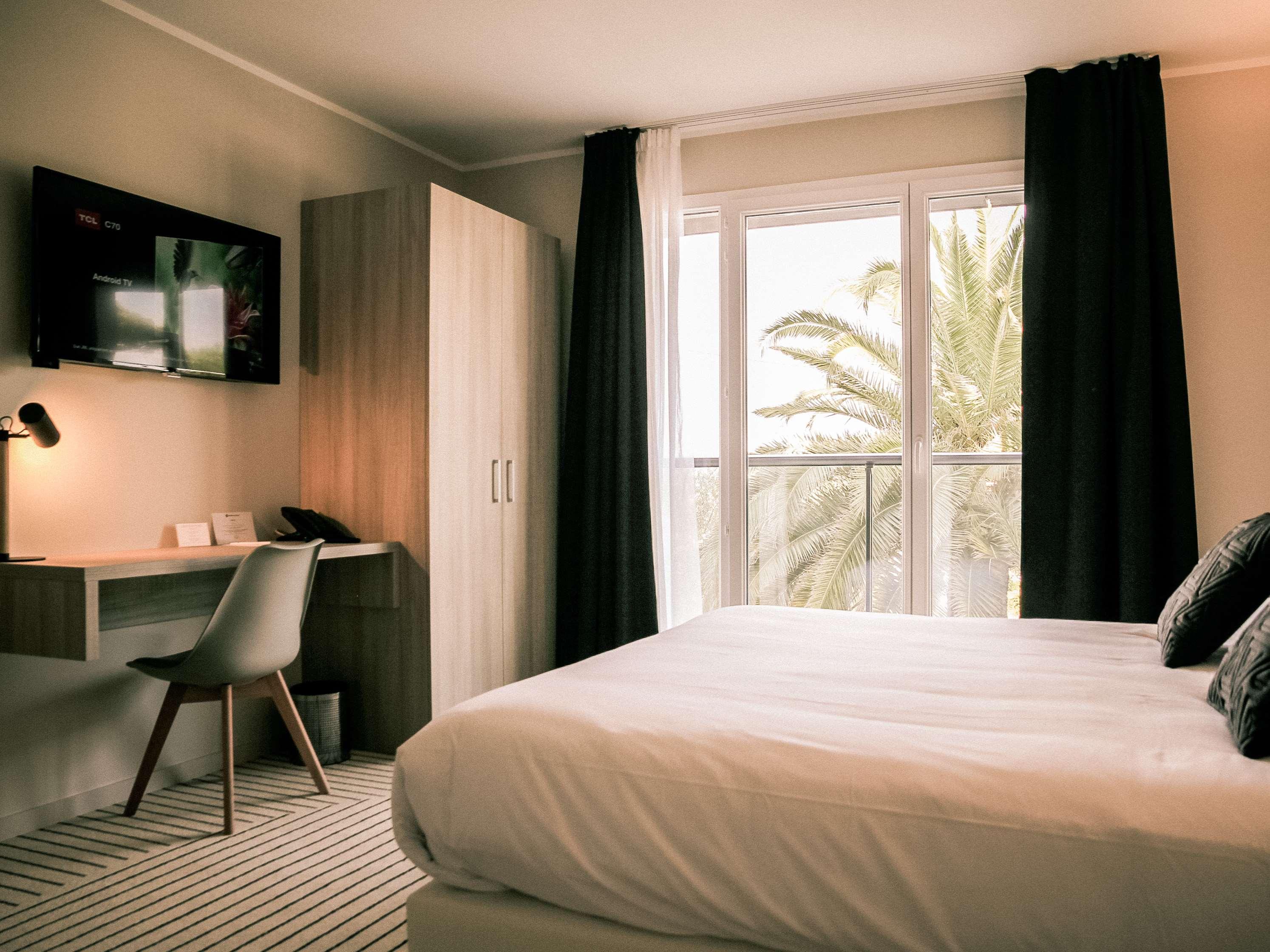 Superior, Queen Bed