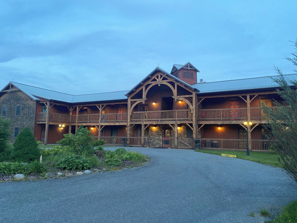 August Lodge Cooperstown 1/42